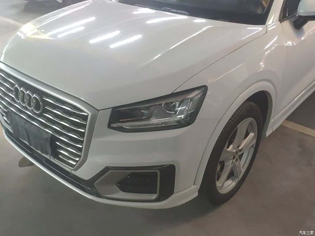 Audi Q2L, 2019 24