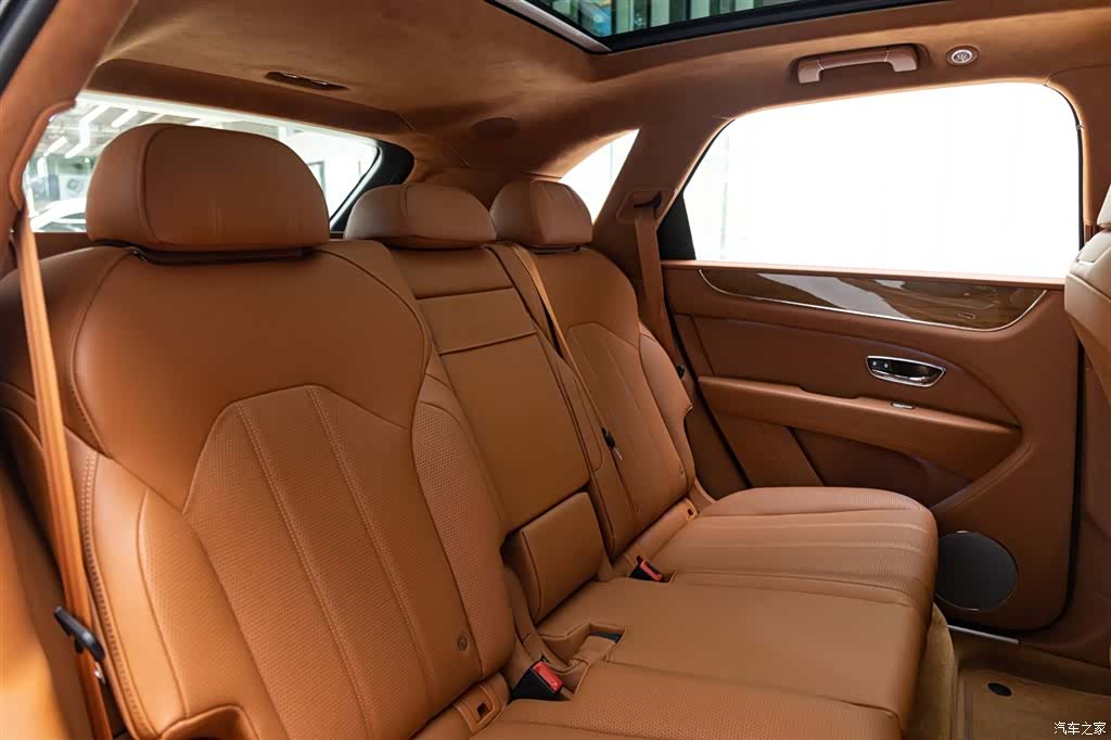 Bentley Bentayga, 2021 13