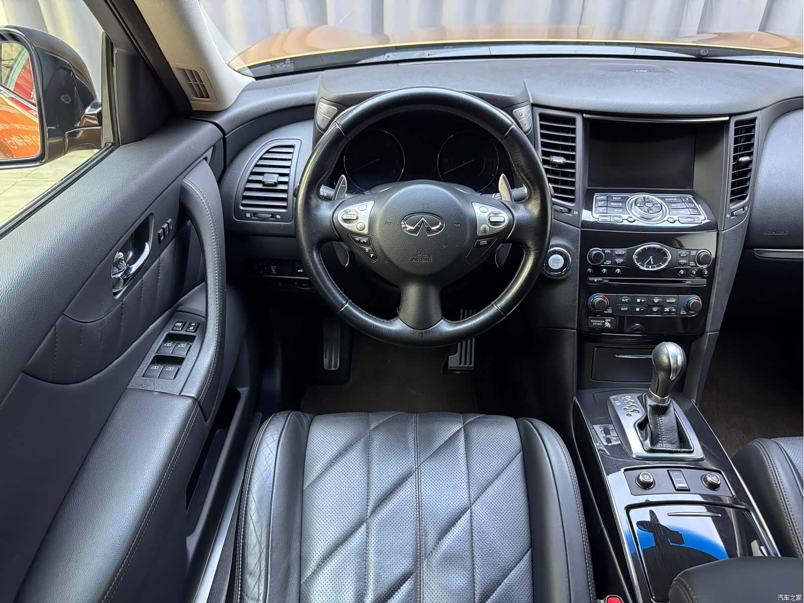 Infiniti FX35, 2011 14