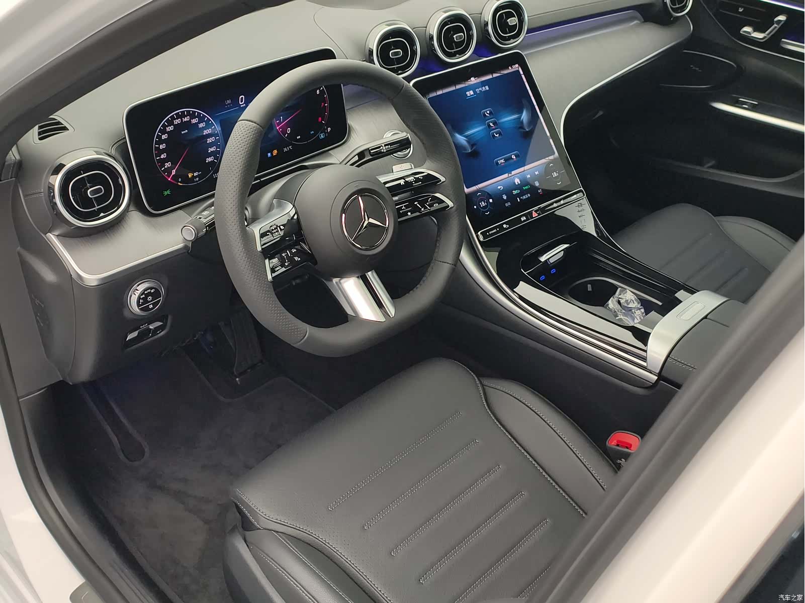 Mercedes-Benz C-Class, 2026 10