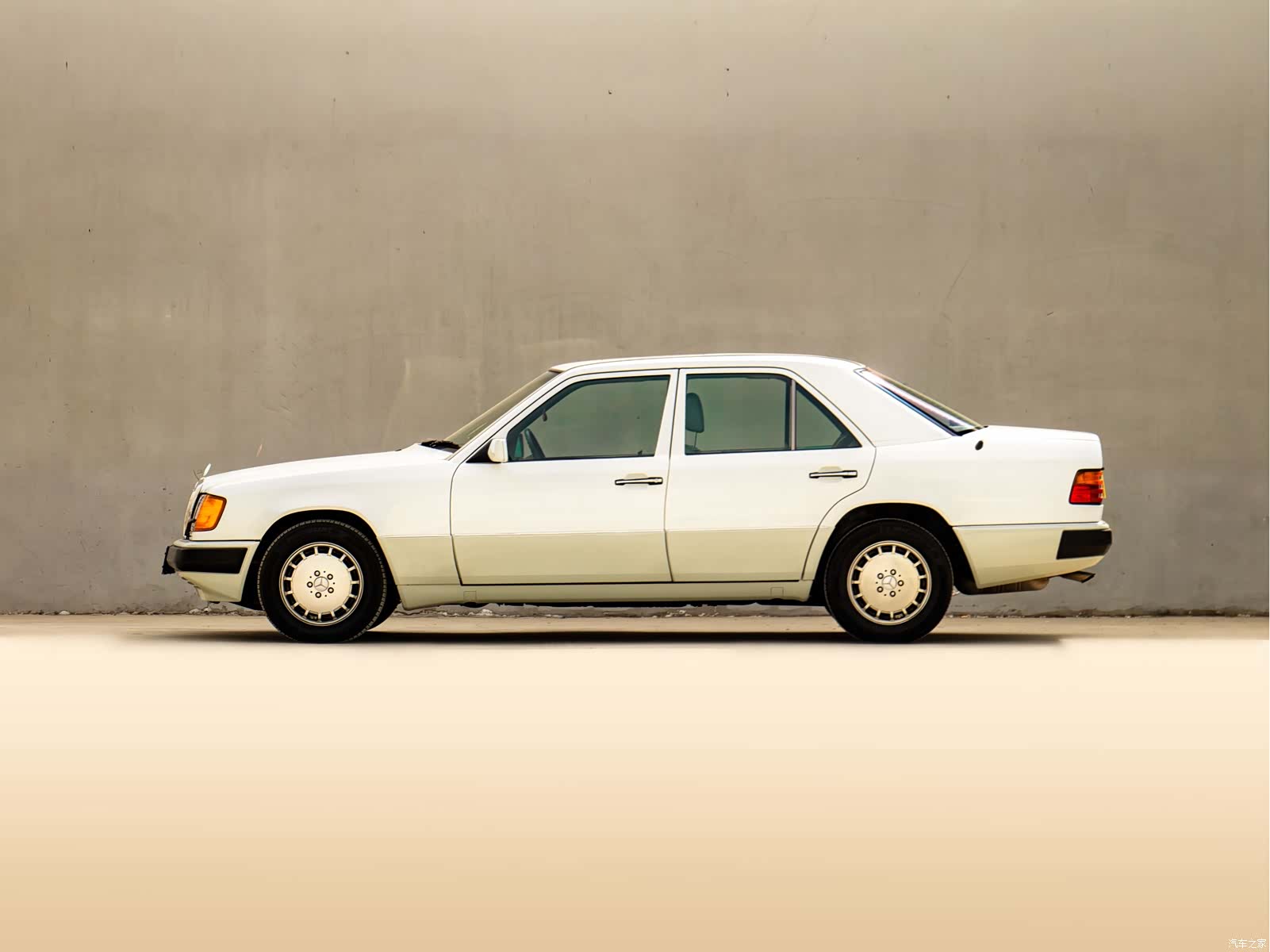 Mercedes-Benz E-Class, 1993 4