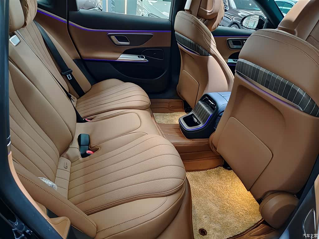 Mercedes-Benz E-Class, 2024 11