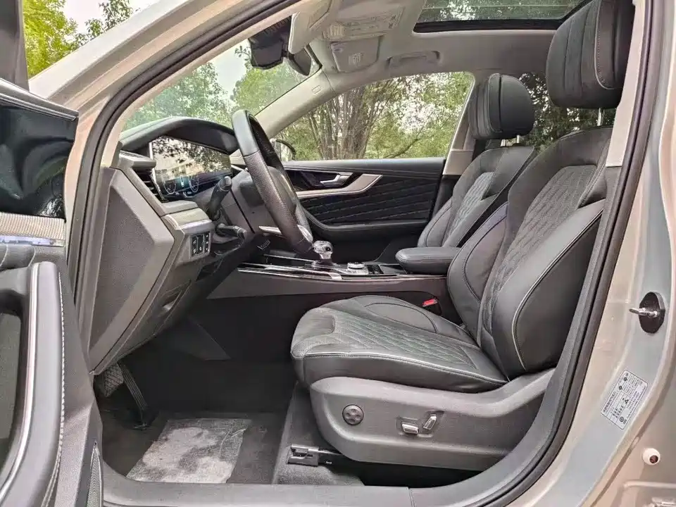 Hongqi HS5