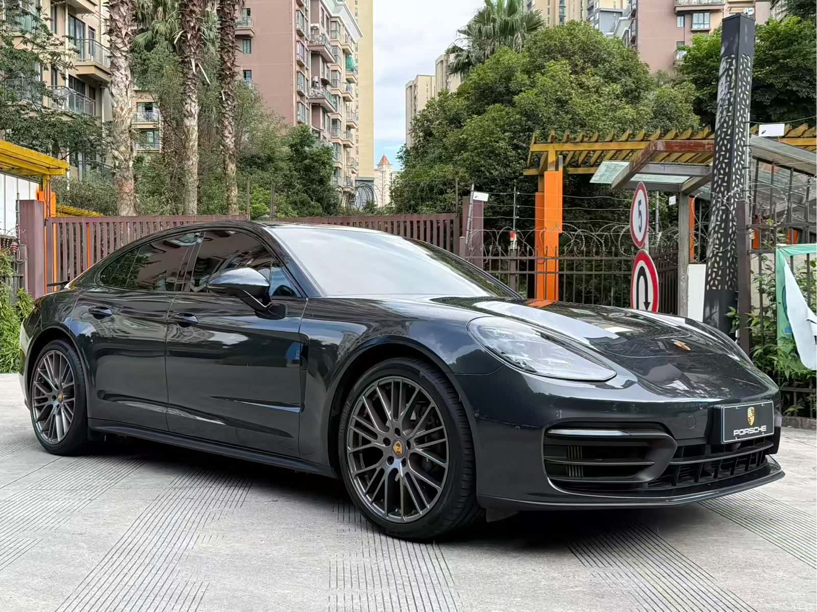 Porsche Panamera, 2023 2
