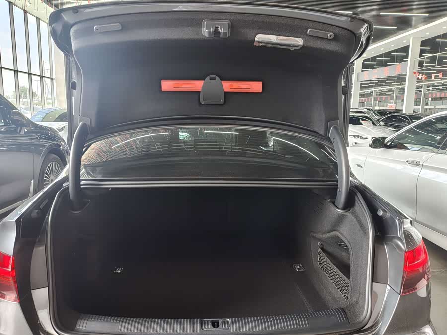 Audi A4L 2021, фото 17