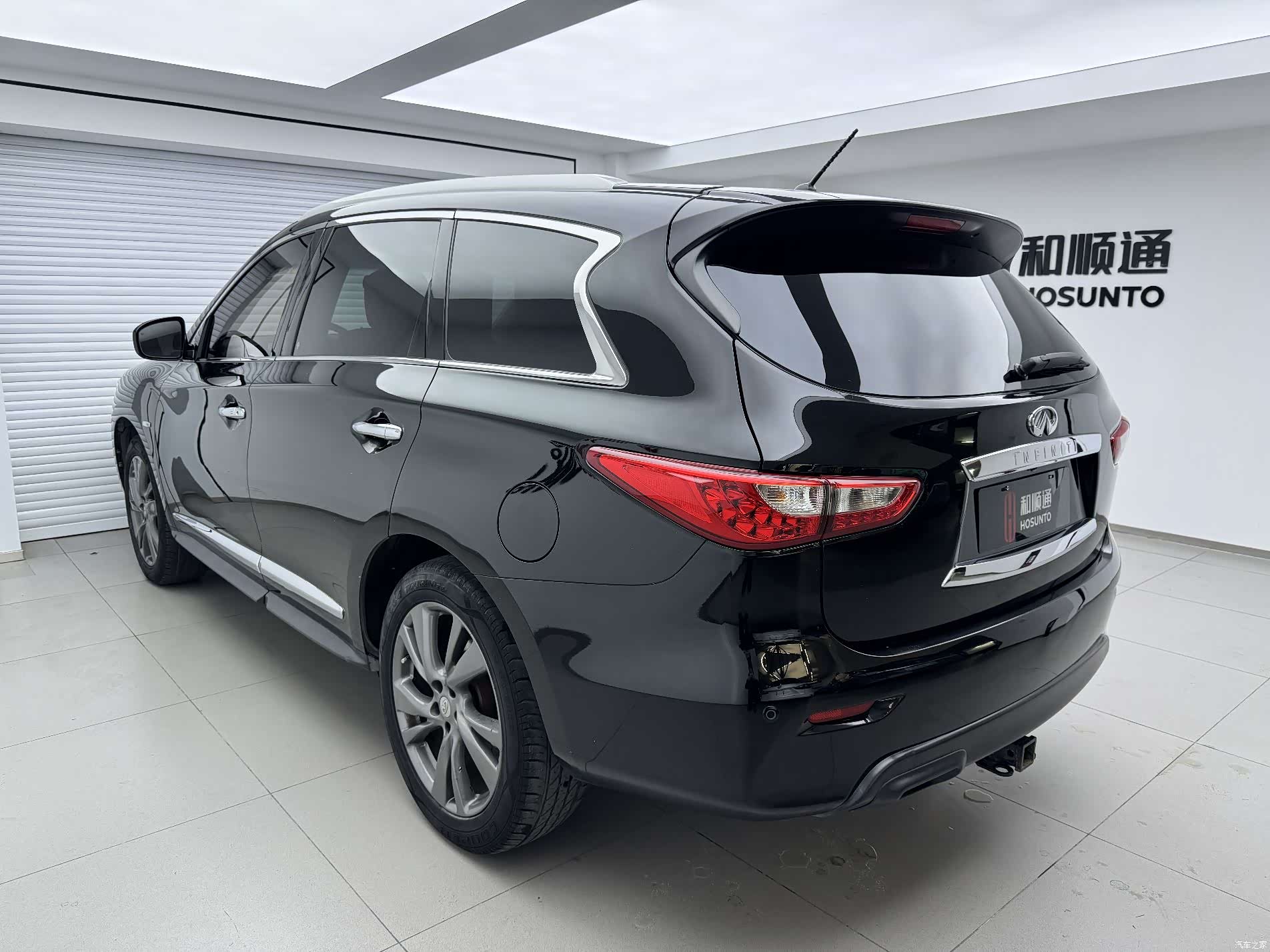 Infiniti JX35, 2014 7