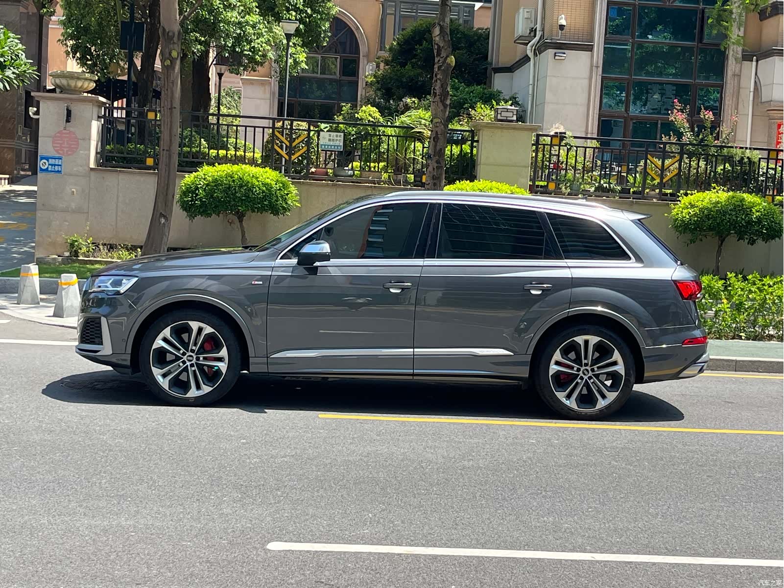 Audi Q7, 2022 все фото