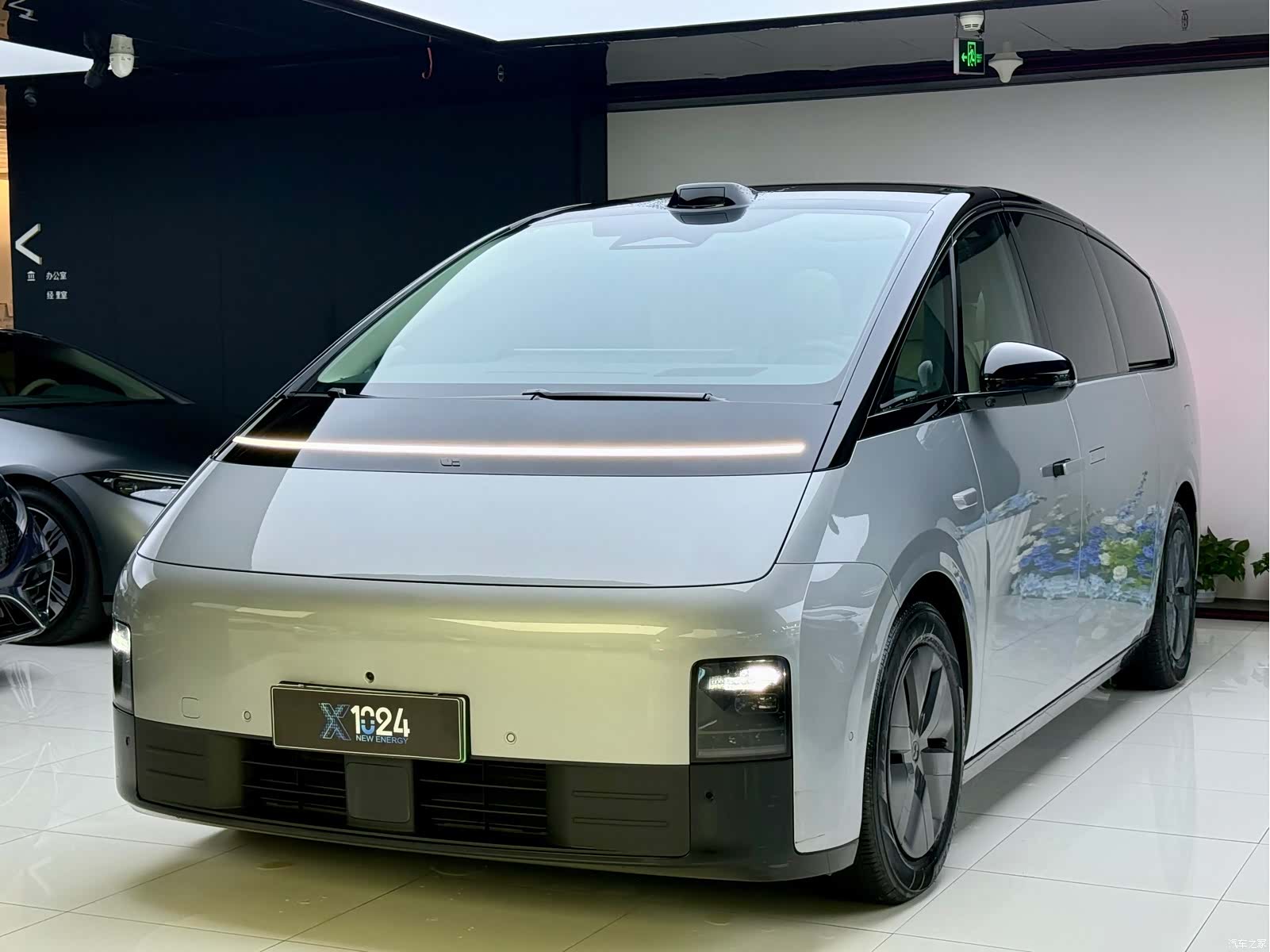 Li Auto MEGA, 2024 1