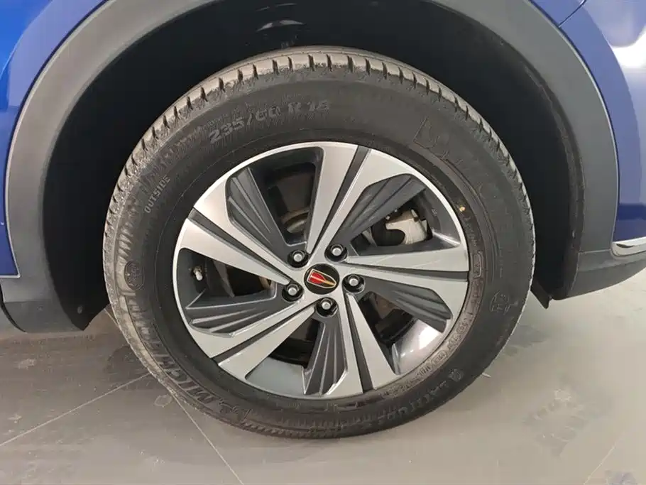 Hongqi HS5