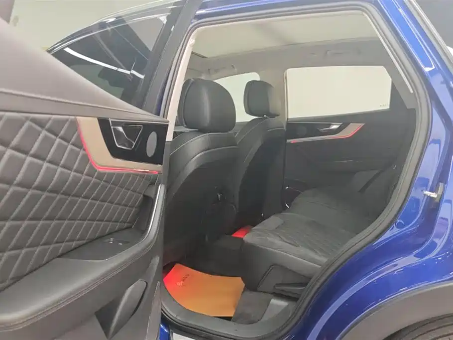 Hongqi HS5