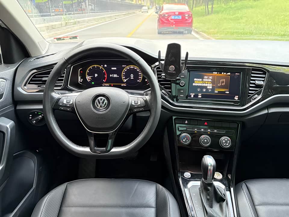 Volkswagen T-ROC exploring Songs
