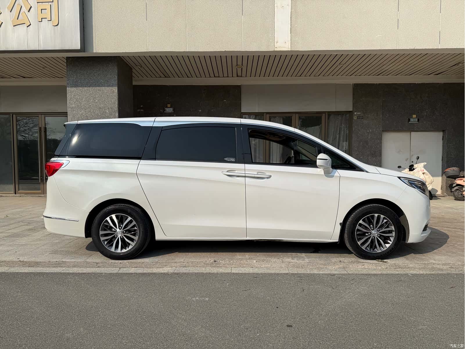 Buick GL8, 2018 все фото