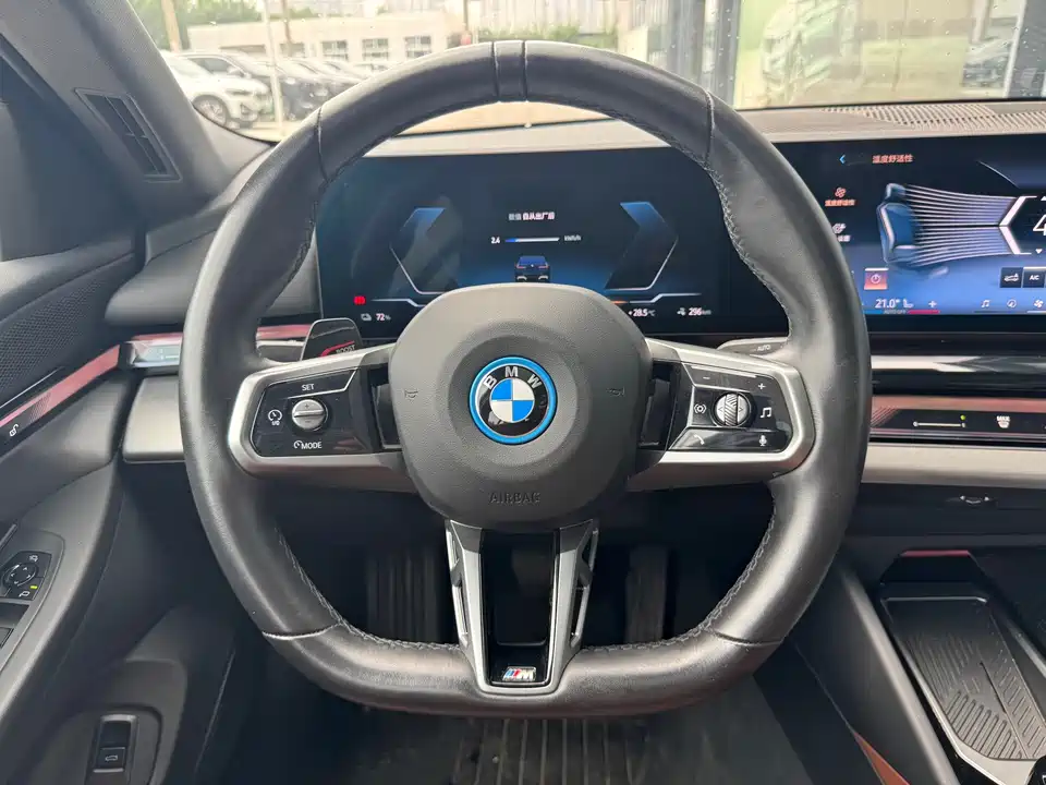 BMW i5
