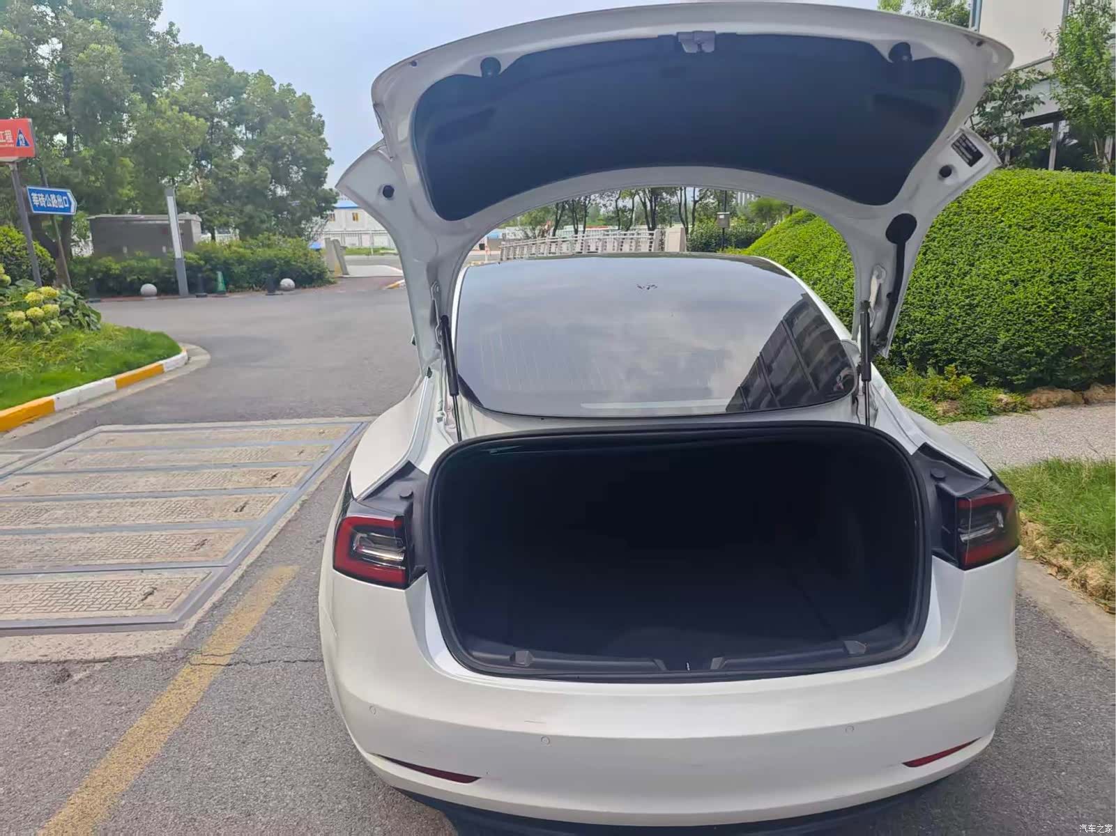 Tesla Model 3, 2020 14