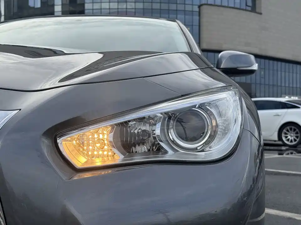 Infiniti Q50L