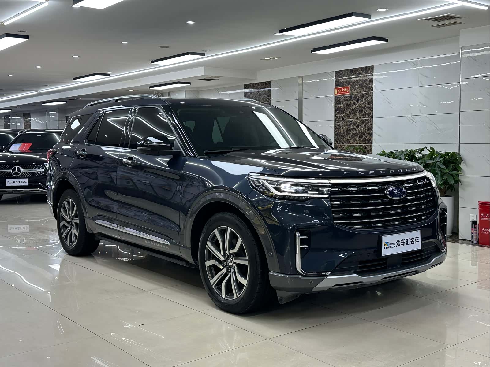 Ford Explorer, 2023 3
