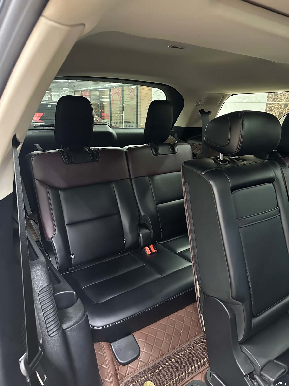 Ford Explorer, 2023 14