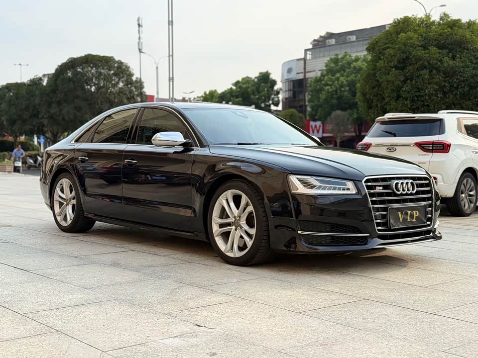 Audi S8