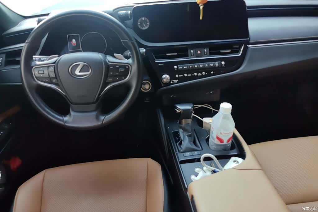 Lexus ES, 2023 12