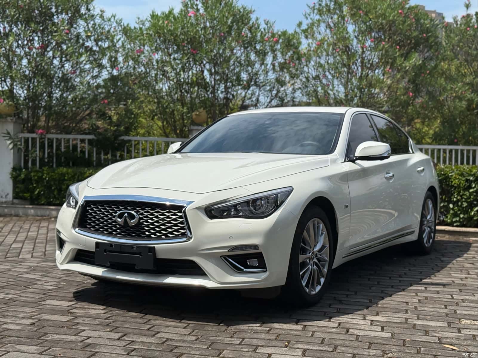 Infiniti Q50L