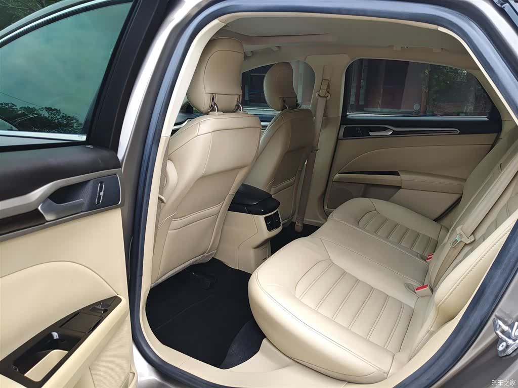 Ford Mondeo, 2015 11
