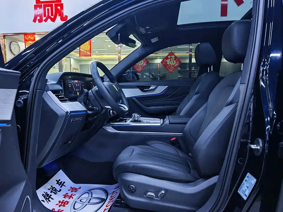 Hongqi HS5