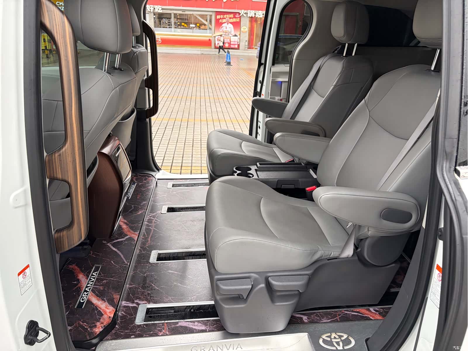 Toyota Granvia, 2024 13