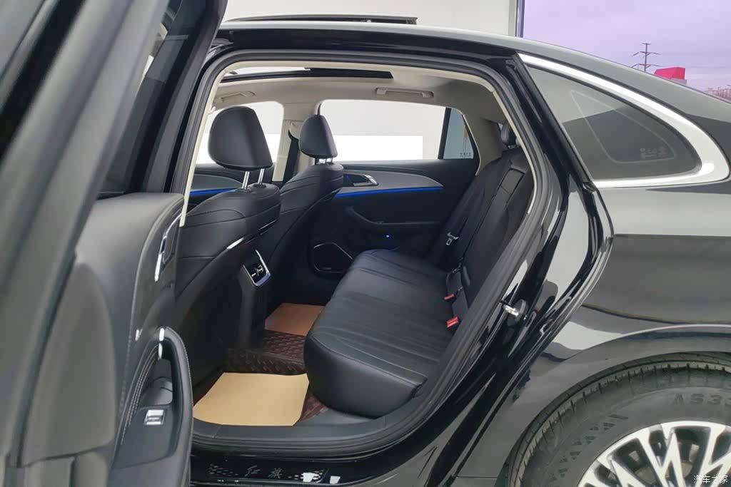 Hongqi H5, 2024 11