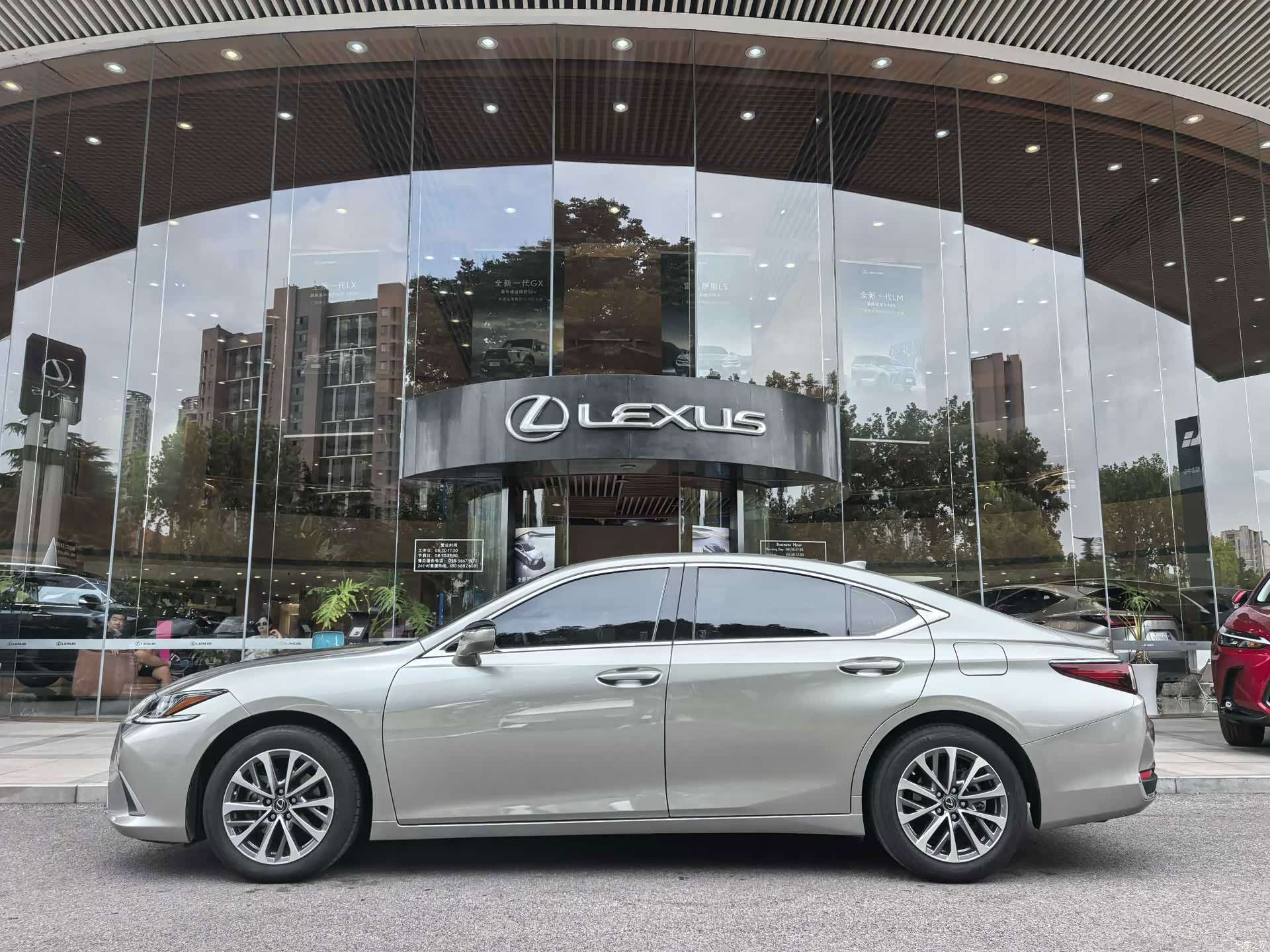 Lexus ES, 2024 все фото