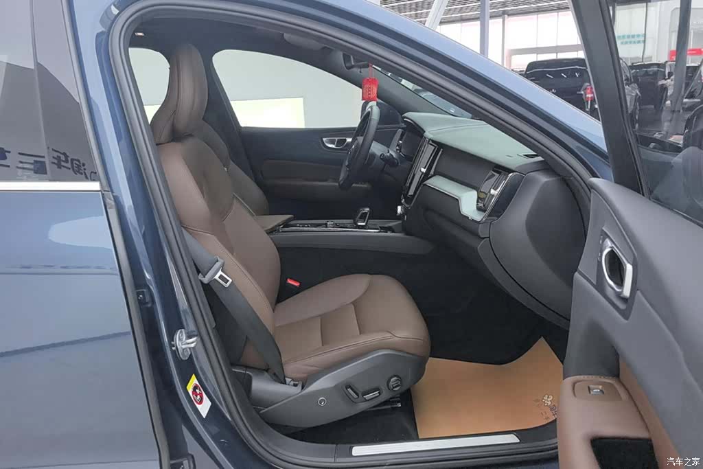 Volvo XC60, 2024 8