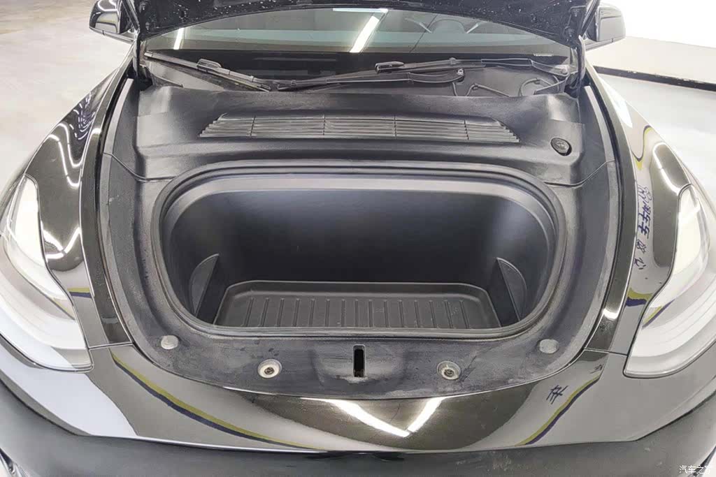 Tesla Model Y, 2023 10