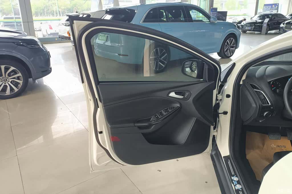 Ford Focus, 2018 7