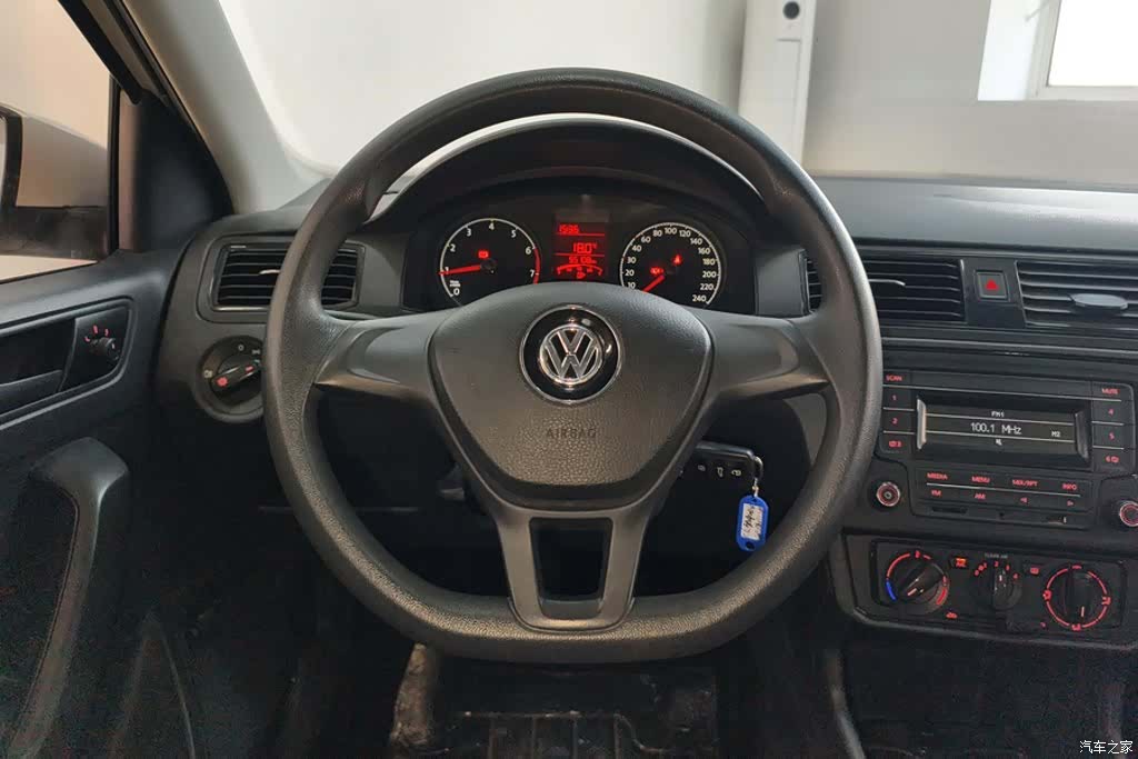 Volkswagen Santana, 2018 15