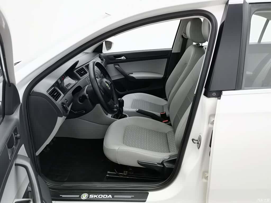 Skoda Rapid, 2014 10