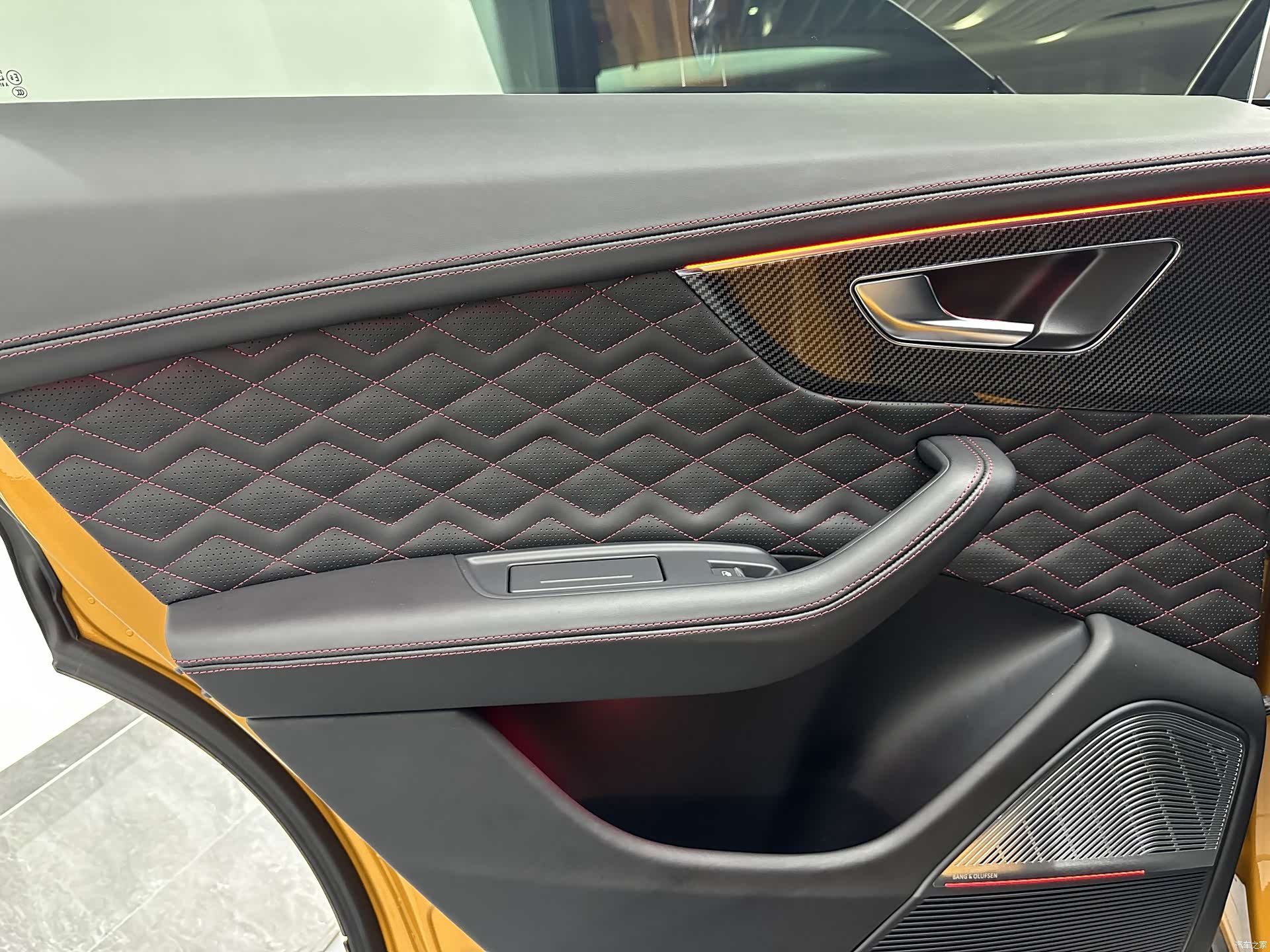 Audi Q8, 2025 21