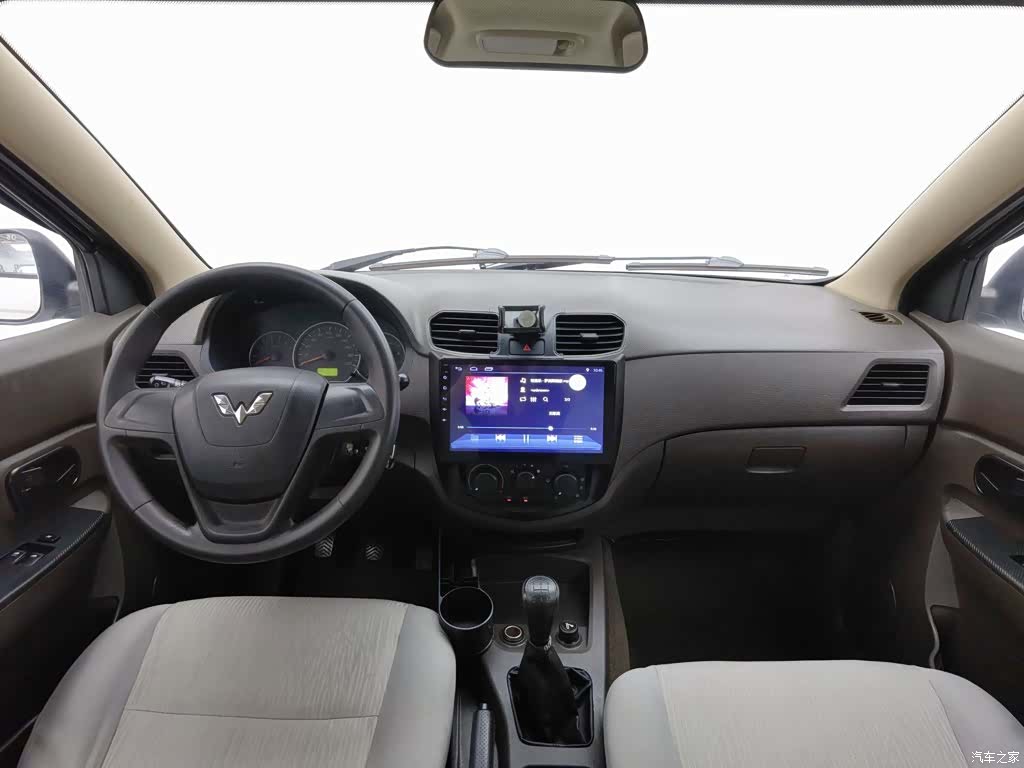Wuling Hongguang, 2020 все фото