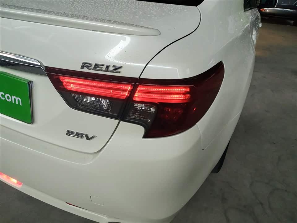 Toyota Reiz