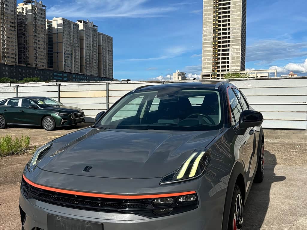 Lynk & Co 06