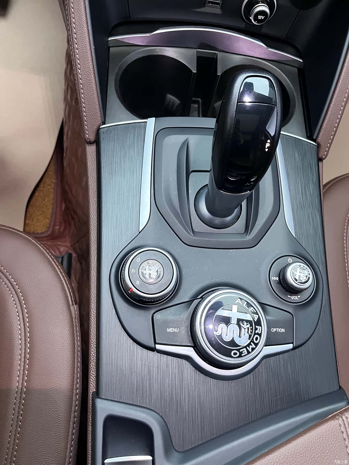 Alfa Romeo Stelvio, 2019 17