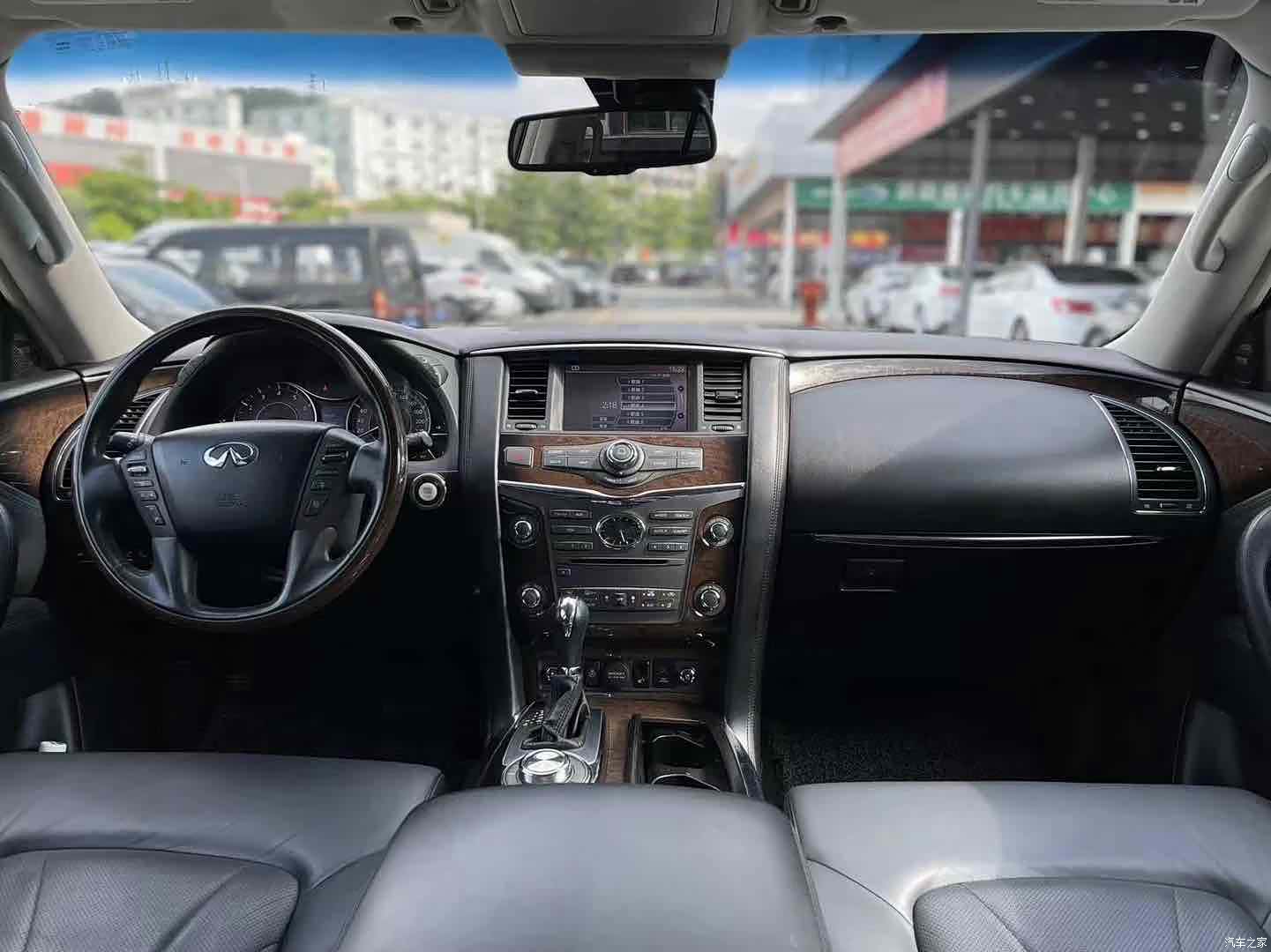 Infiniti QX80, 2014 4