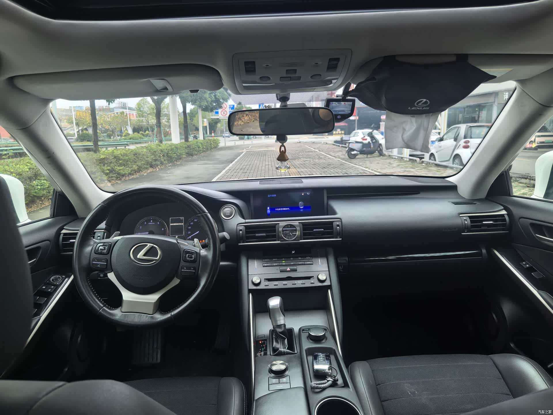 Lexus IS, 2018 9