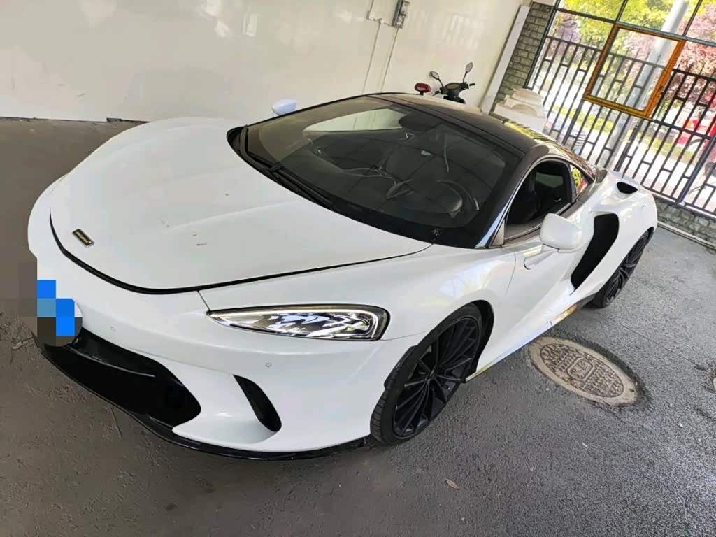 McLaren GT
