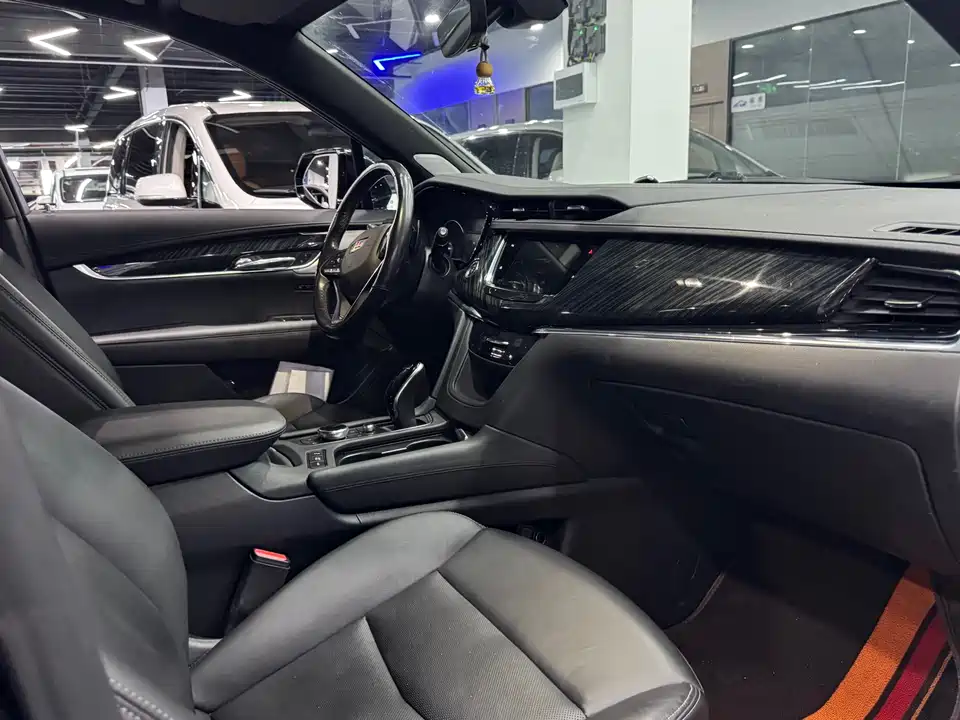 Cadillac XT6