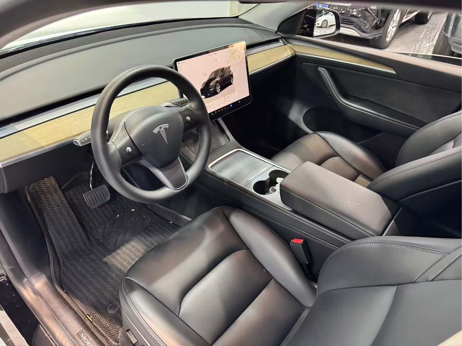 Tesla Model Y, 2023 7