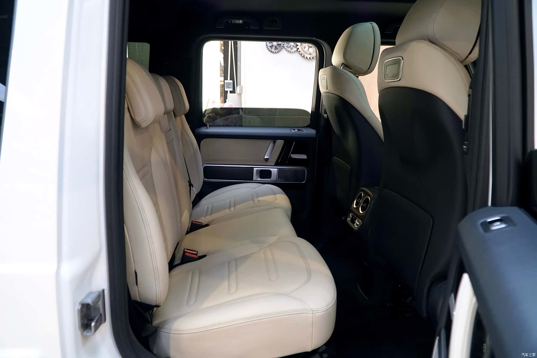 Mercedes-Benz G-Class, 2024 11