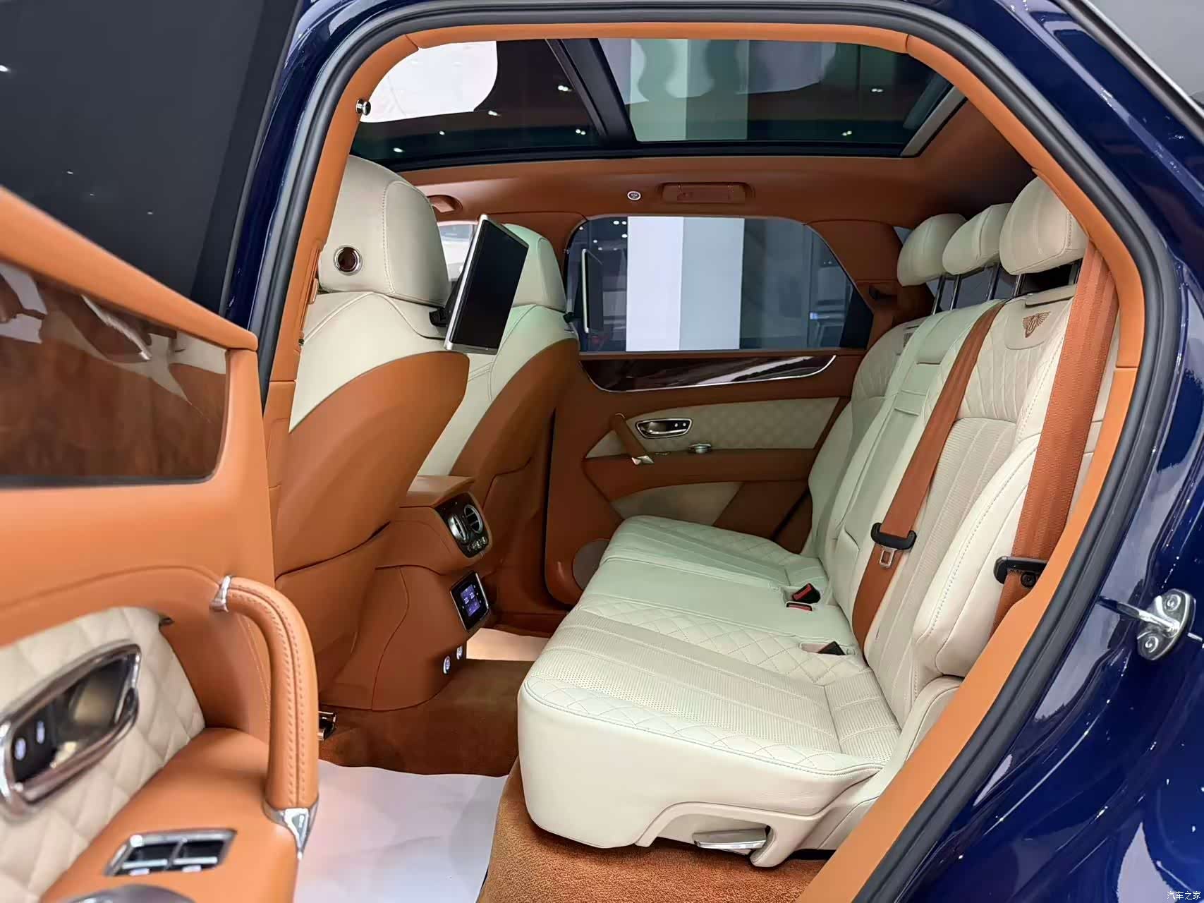 Bentley Bentayga, 2017 8