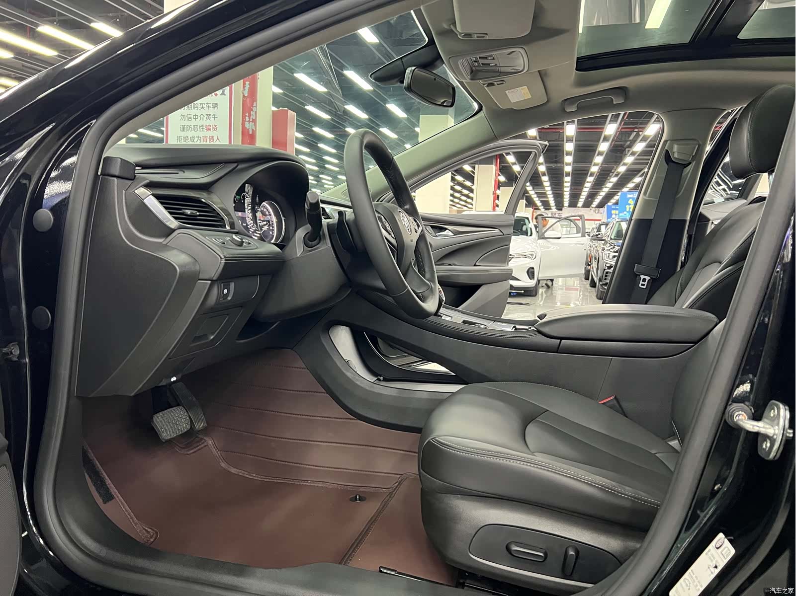 Buick LaCrosse, 2022 все фото