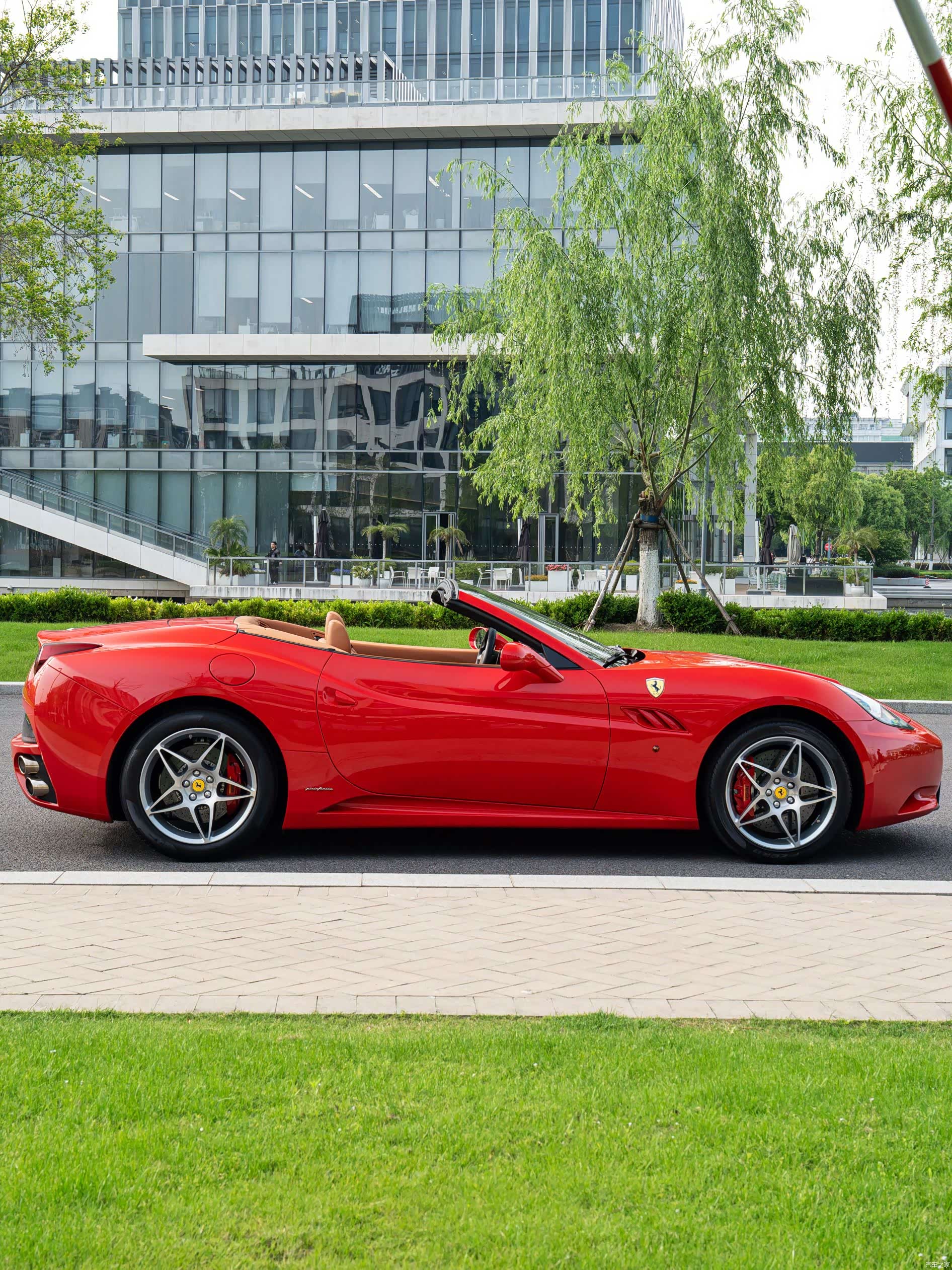 Ferrari California, 2011 6