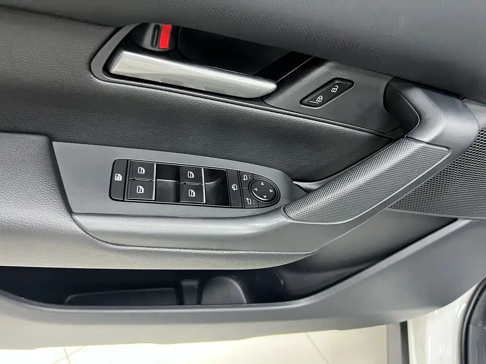 Mazda CX-50 line also