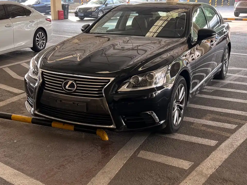 Lexus LS